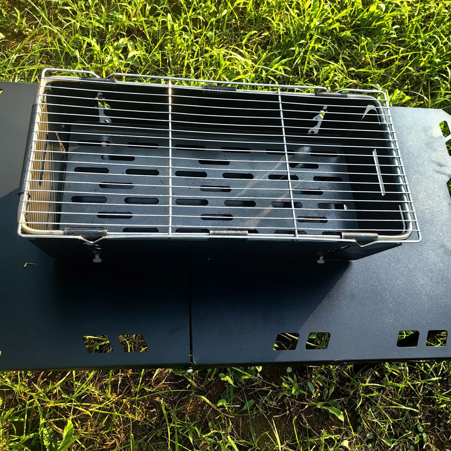 Portable Foldable Barbecue Grill – Lightweight BBQ for Camping & Picnics BST1041